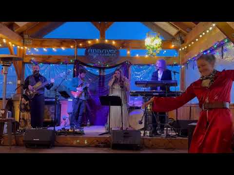 No Expectations - Back Pockett (awesome impromptu dancer)