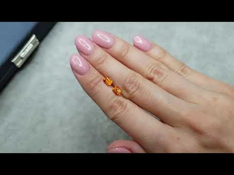 Pair of spessartines in cushion cut 1.84 ct, Africa Video  № 1