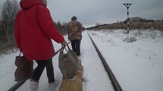 Бабуля живет одна на железнодорожной станции. Серия 