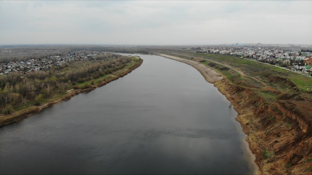 Вода в ахтубе сегодня. Река Ахтуба Волжский. Поселок средняя Ахтуба Волгоградская область. Рабочий посёлок средняя Ахтуба, Волгоградская область. Средняя Ахтуба река.