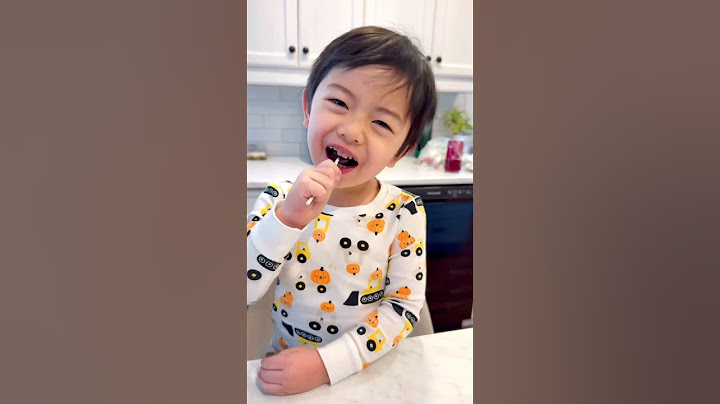 Baby’s lollipop prank on mom 😱🤣❤️👶🏻👧🏻