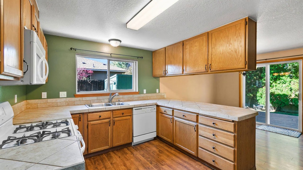 3062 NE Raleigh Court Bend, OR 97701 - Single Family - Real Estate - For Sale