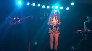 Janet Devlin - Mad World live at The Corn Exchange, Hertford (20/12/17)