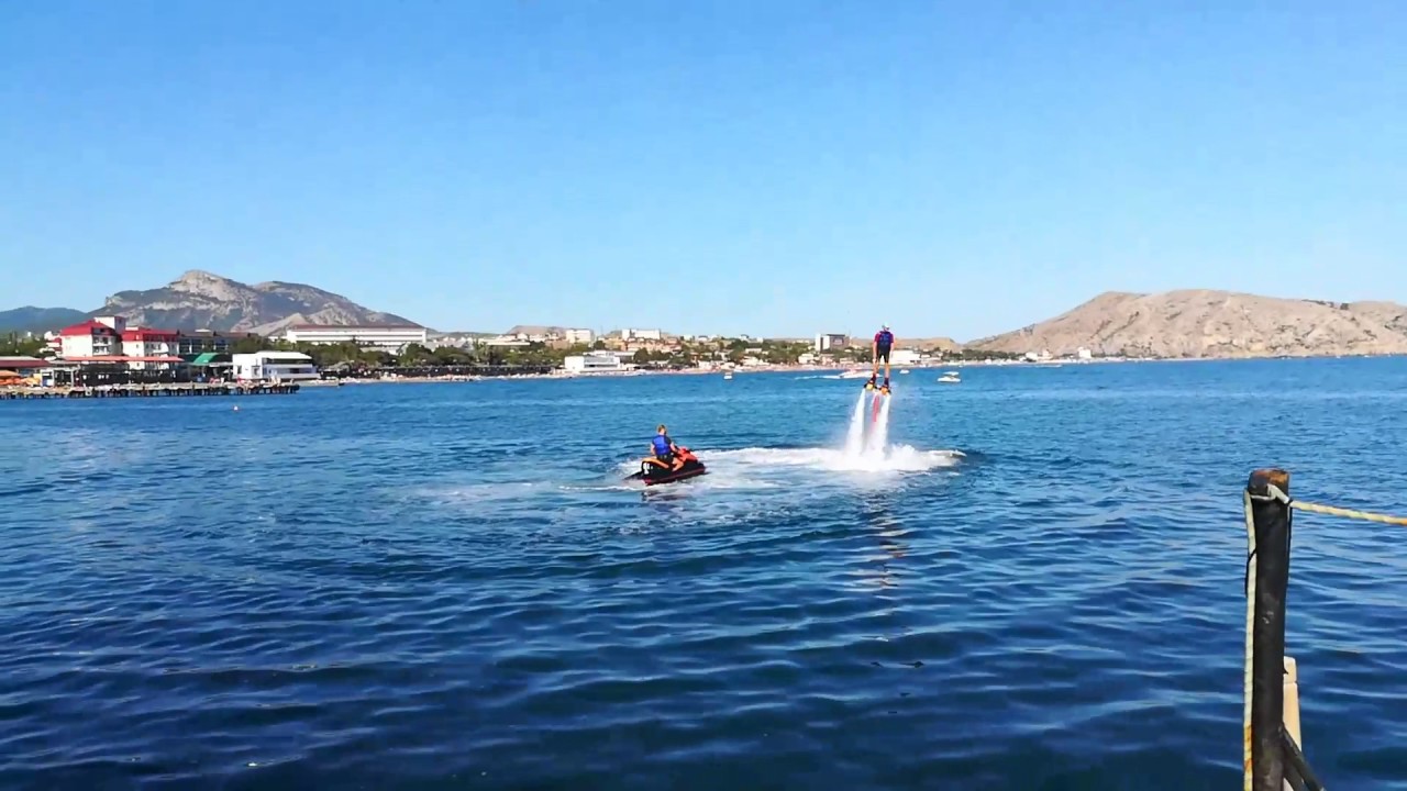 Флайбоард на пляже города Судак