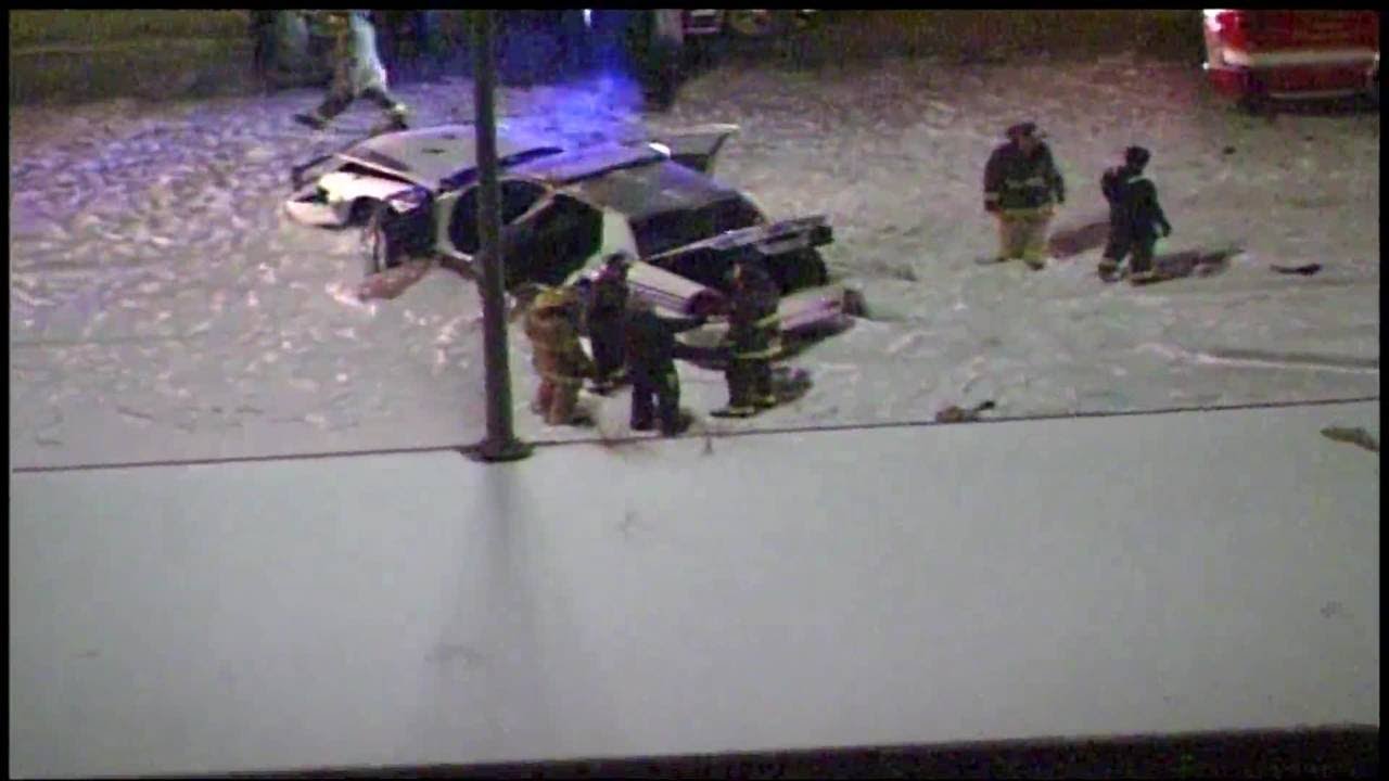Scene video: Detroit police officer injured in crash on I-75 - YouTube
