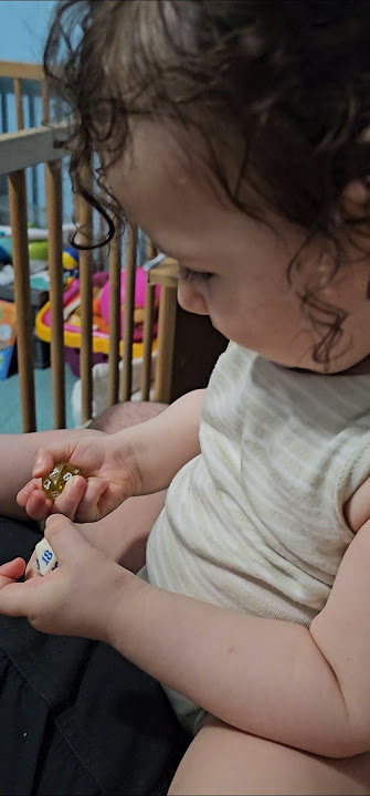 #Aurora loves those d20 #dices 🎲👶🎲#dice #daughter #family #chillin #playing #shorts #mv #home