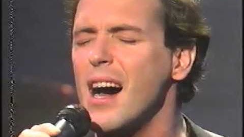 Thumbnail of CARLOS MATA: Popurrí - 'Que por qué te quiero', 'Te estoy amando tanto' y 'Déjame intentar'  (1.991)