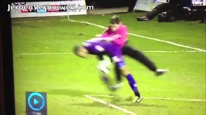 Fan pushes goalkeeper to the Ground!