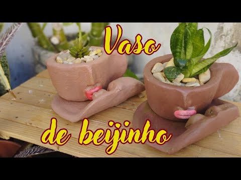 Vaso de beijinho (xícara e pires)