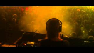 Raving George - Submerse (Original Mix) Resimi