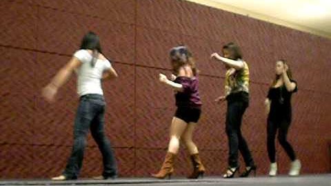 Alpha Phi Gamma (APhiG) Stroll