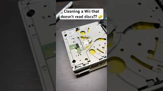 Cleaning another Wii that won’t read discs 🙏