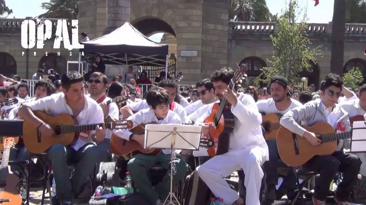 CHILE: MIL GUITARRAS EN HOMENAJE A VICTOR JARA