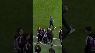 Download Lagu Abraham'dan Keçiörengücü maçı sonrası top toplayıcılarla selfie. 🦅 MP3