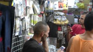 20150801 13:57 a parrot at street market Jerusalem old city