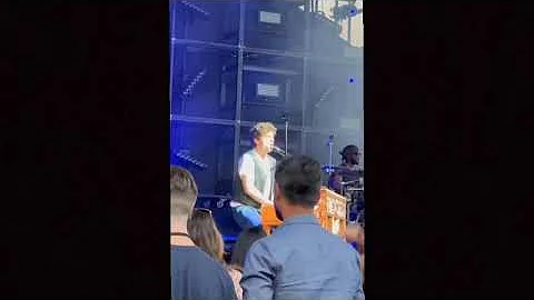 Charlie Puth performs that's not how this works live in Woodinville