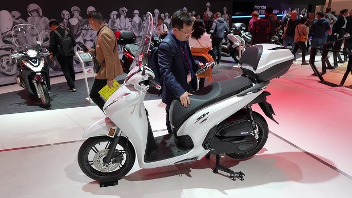 Honda rinnova la gamma SH per il 2024 - EICMA