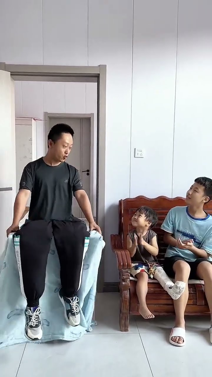 给儿子表演个才艺，逗逗他！#Cute baby#Cute#呆萌小米宝#聪明宝宝#萌娃
