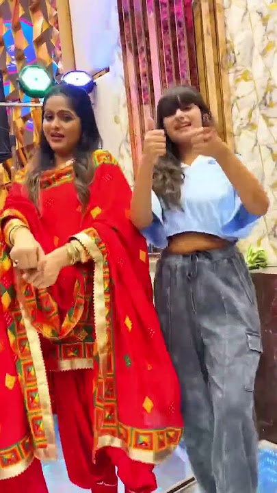 Whose dance did you like 🥰🥰 #isharathi #dance #profesionaldancer #dancecover #dancerlife