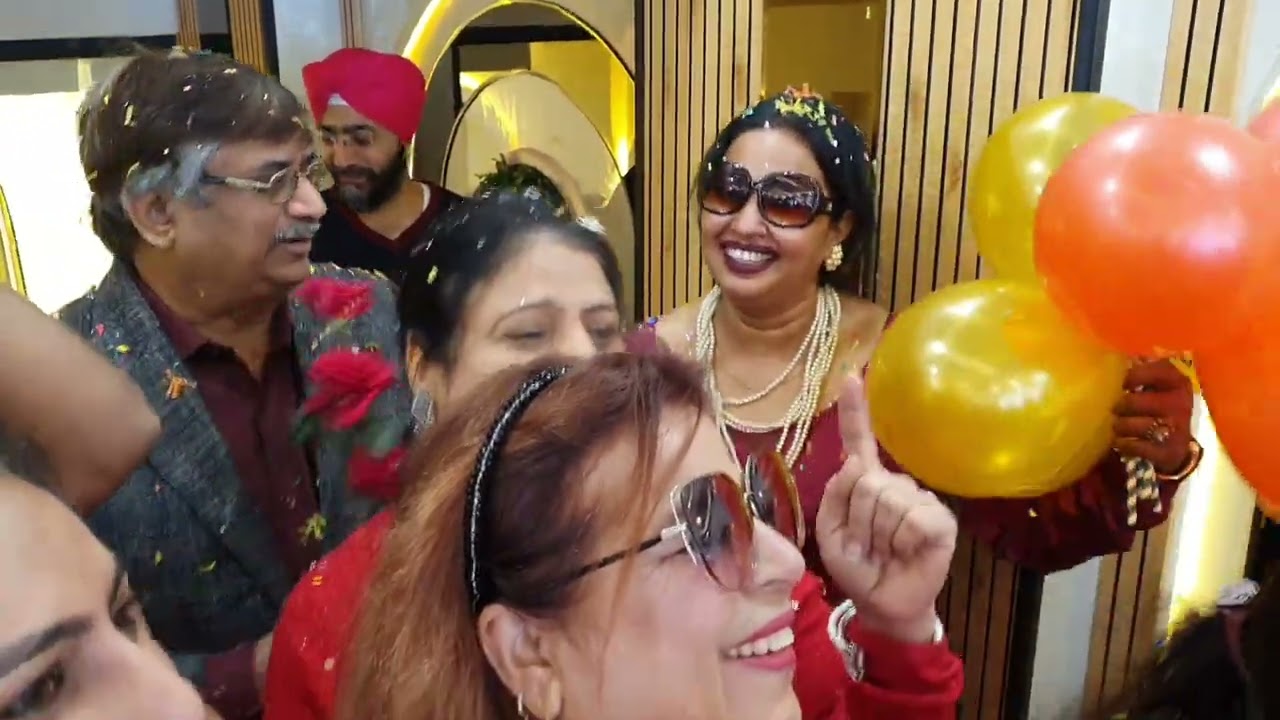 Anniversary celebration with friends and family❤🥳