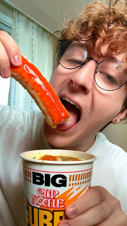 Day 2 of ONLY Eating Food From a Japanese convenience Store!