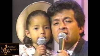 Nathaly Silvana y Maximo Escaleras - Donde esta mamá ( Video Oficial ) rockola chords