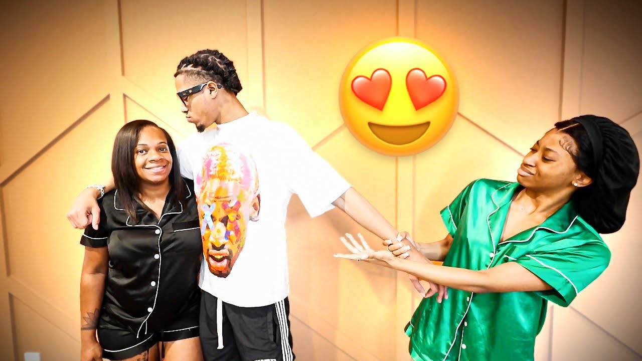 ФЛИРТУЮ С МАМОЙ МИИ НА ЕЕ ПЕРЕД НЕЙ😏... **ПОШЛО ПРАВИЛЬНО**