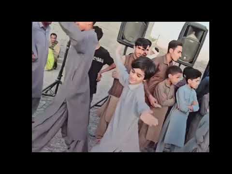 صدای دلنشین پوریا منصوری در جشن عروسی رقص جوانان بلوچ گام های پرانرژی 