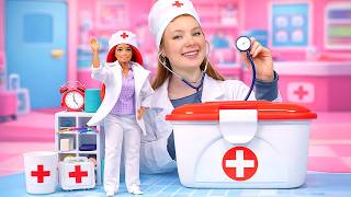 Spielzeit in der Arztpraxis mit Barbie und Irene