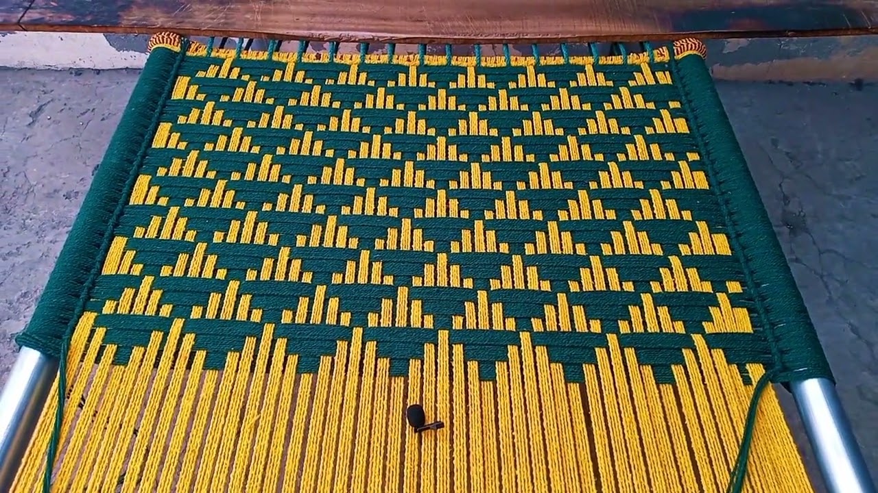 charpai Mein Aadhi Dabbi wala design