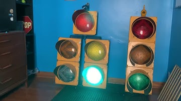 Doghouse traffic signal on fastest sequencing speed