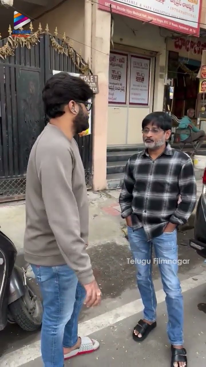 చిక్కడపల్లి పోలీస్ స్టేషన్‌కు చేరుకున్న ప్రొడ్యూసర్స్ #NagaVamsi, #RaviShankar | #AlluArjun | TFN