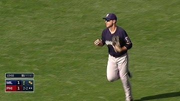 MIL@PHI: Braun makes a spectacular diving catch