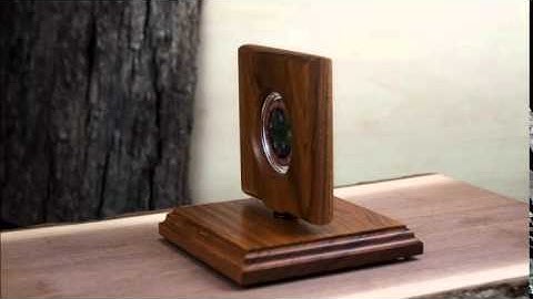 Rotating Coin Display and Challenge Coin