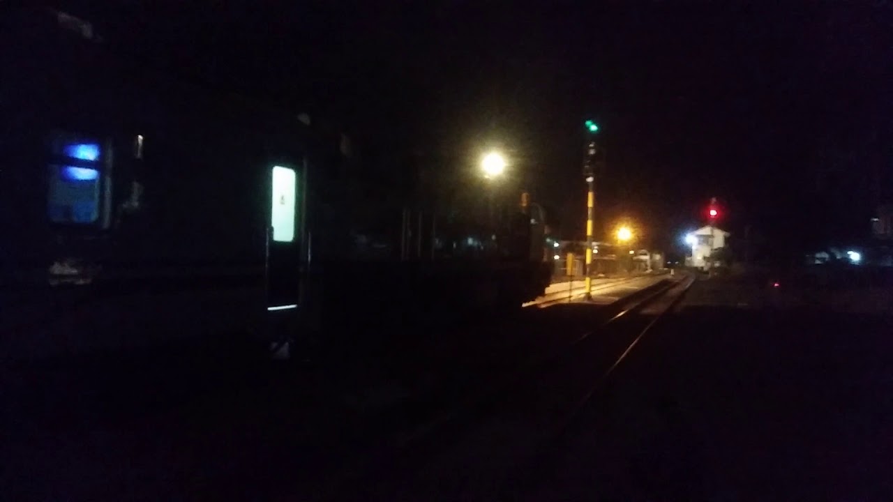 Kereta Api Lodaya Malam Go show berangkat dari stasiun 