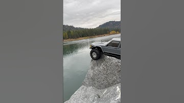 Axial SCX10.2 Jeep Cherokee XJ 1/10 scale rc rock crawler