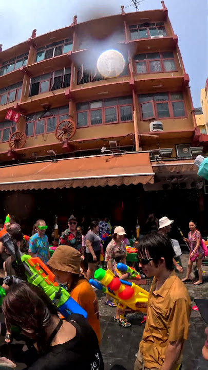 Bangkok's Stunning Girls: Celebrating Thai New Year 2024 with Dance and Water Fun!