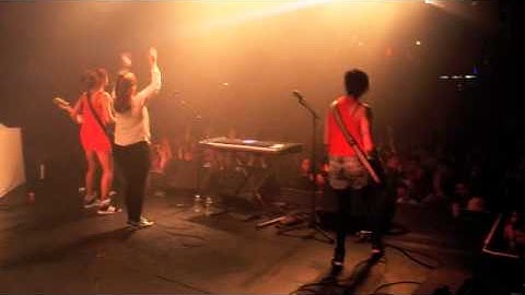 ANARCHICKS LIVE @ LA MACHINE DU MOULIN ROUGE - OFF THE RECORD