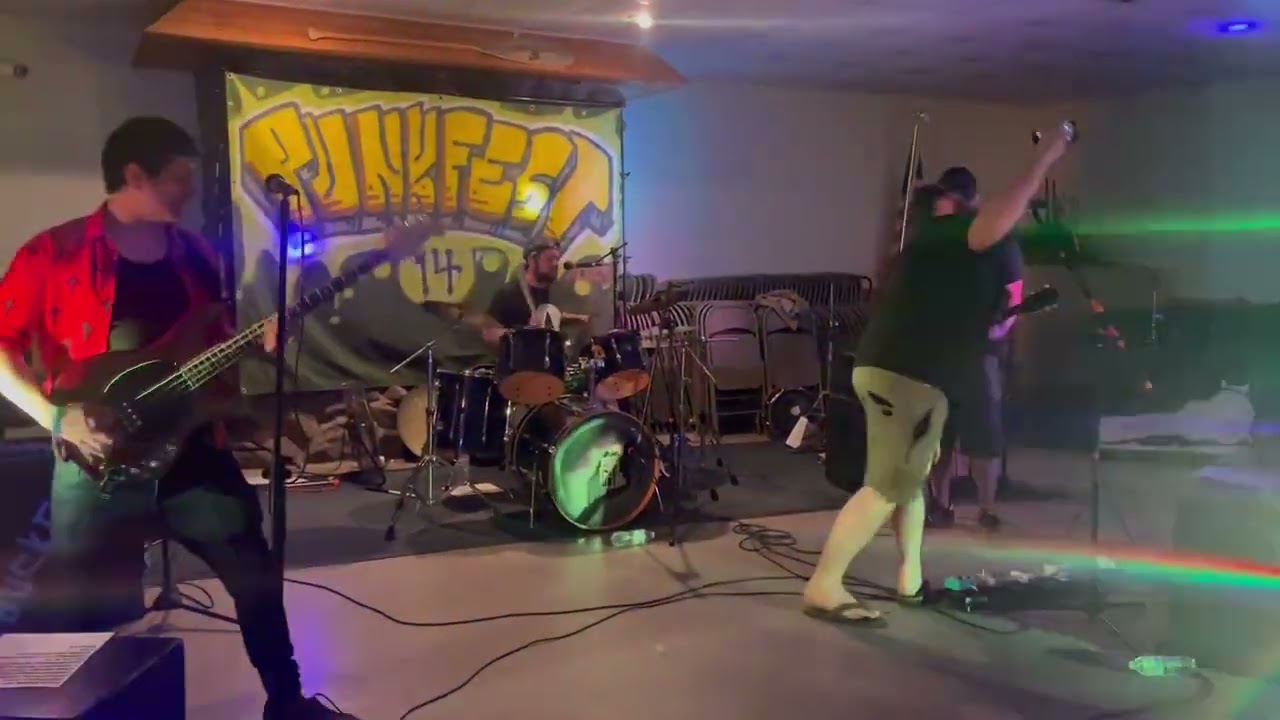 Scary Mary - Skulls (Misfits Cover) (Live @ Punkfest 14 Holden Maine)
