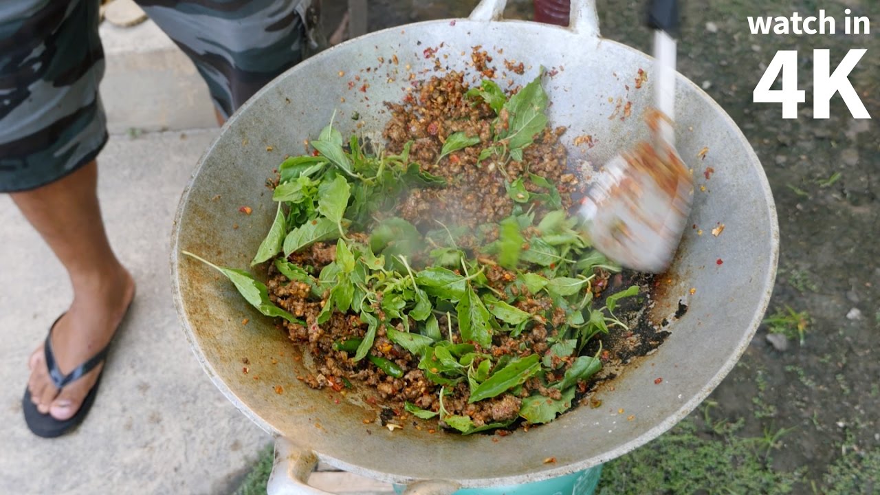 ⁣Eating Crazy Spicy Quail (นกกระทาผัดเผ็ด) - Thailand Village Food in Nakhon Sawan!