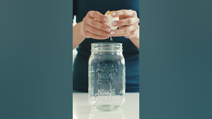 This Egg Peeling Hack is a Game Changer 勞
