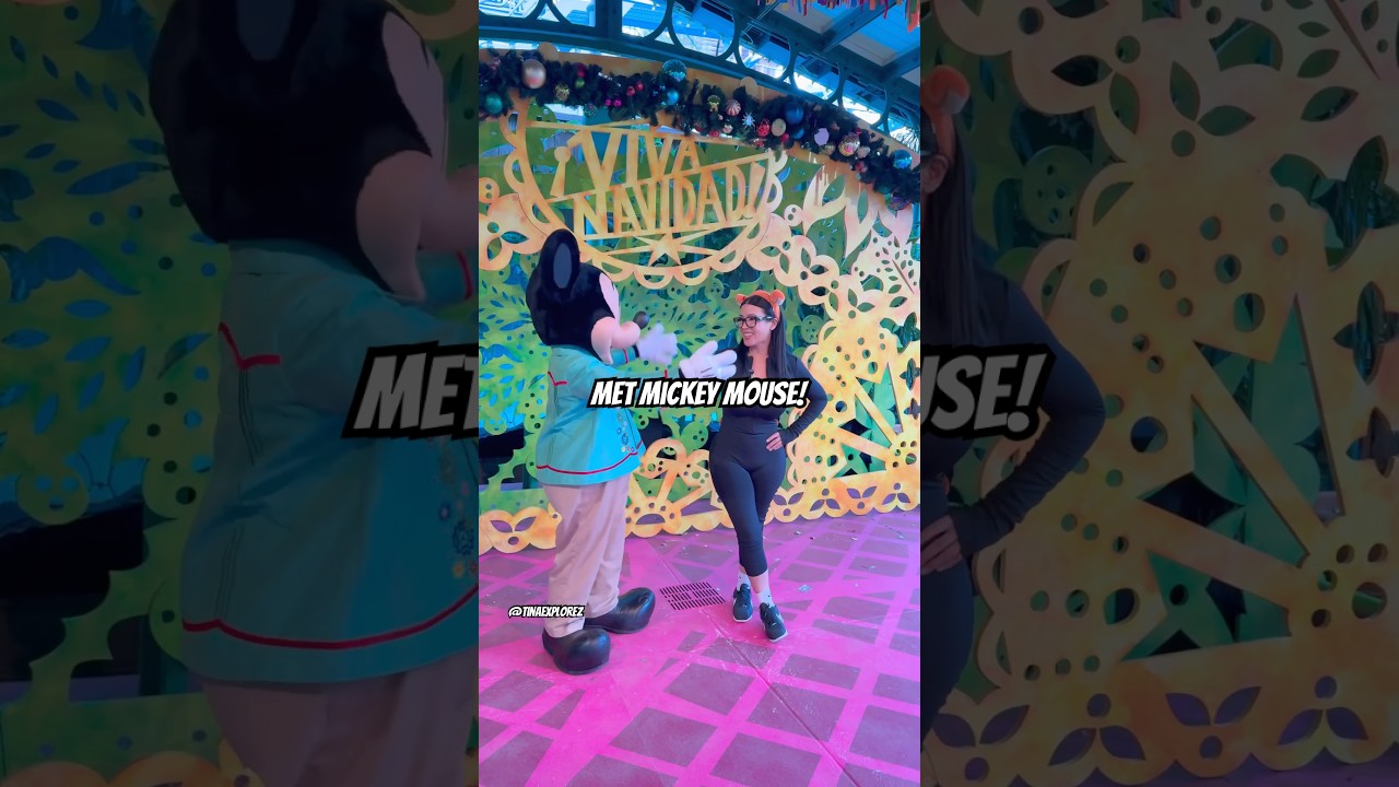 Omg Mickey speaks Spanish too! #viralshort #disney #mickeymouse
