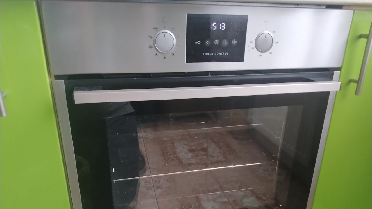 Ремонт духового шкафа gorenje. Снять стёкла духовки горение. Снятие стекла с духовки горение. Замок двери духовки Gorenje 100805. Как разобрать дверцу духовки горение.