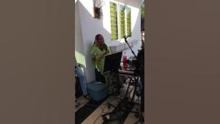 Makcik suara power. Puteri Kota ( ELLA )
