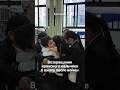 После 102 дней отсутствия 8-летний иранский мальчик Радин вернулся в школу в Китае.