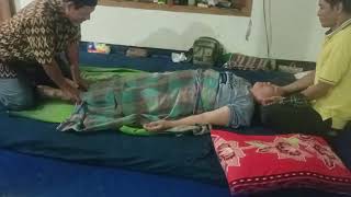 Pijat tradisional urut badan meriang