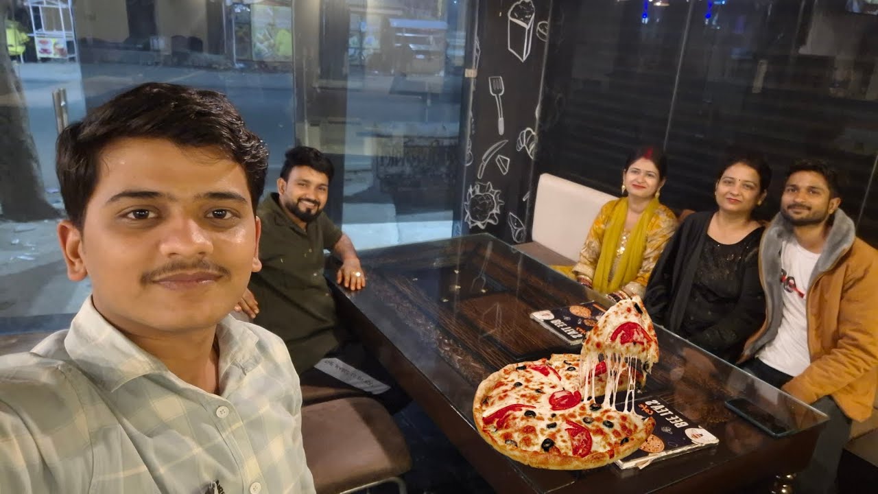 Raat Me Pizza Party 🍕 | Late Night Masti & Full Enjoy 😍