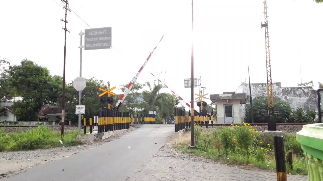 Perlintasan kereta api JPL 269 ngadiluwih Kediri
