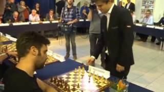 Nick Schilder (Nick & Simon) schaakt tegen wereldkampioen Magnus Carlsen screenshot 5