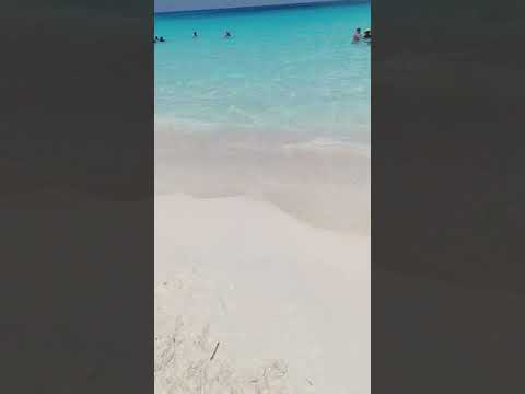 شاطئ زمردة سبحان الله مياه صافية لابعد الحدود